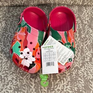 CROCS Women's Woodcut Floral Clogs - Pink, Green, Red NWT. W5/M3